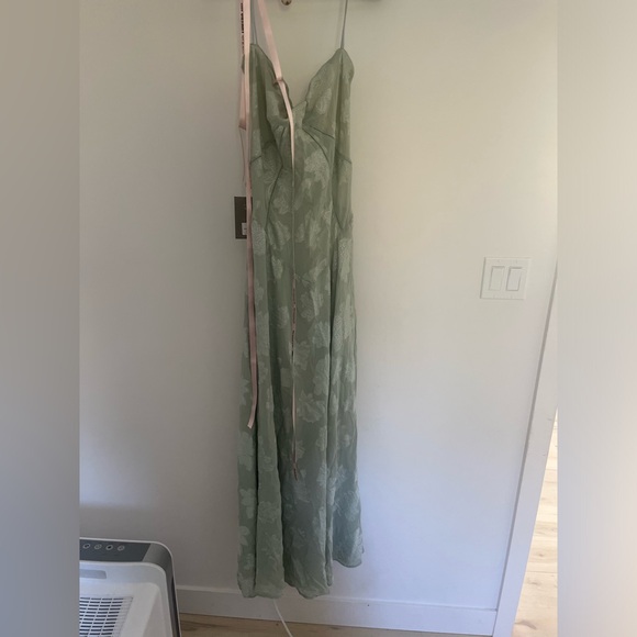 House of CB seren maxi dress pistachio sz small regular cup. - Picture 7 of 7